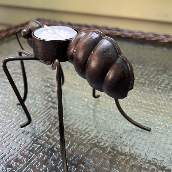 2 Different Sized Metal Ants - Each holds a Tea Light Candle. - Picture 8 of 8
